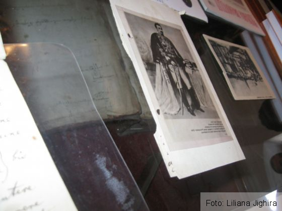 Prof. Oltean juni Muzeul Primei Scoli Romanesti (40)_246778.