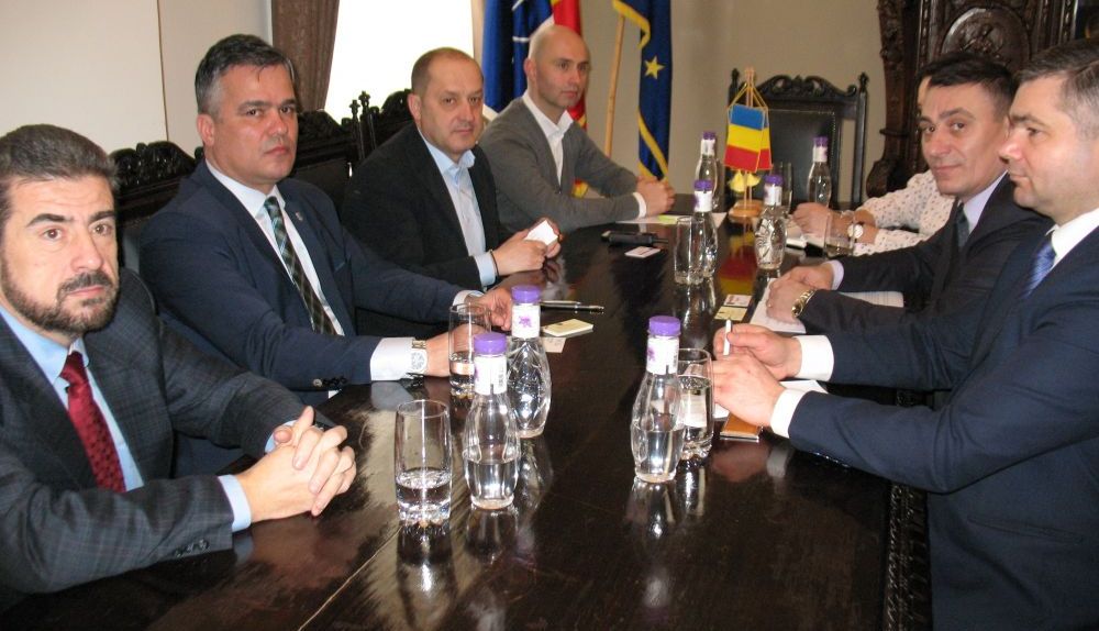 BRAŞOV. „Fabricat în Moldova” a devenit expoziţie mobilă 2 003.jpg