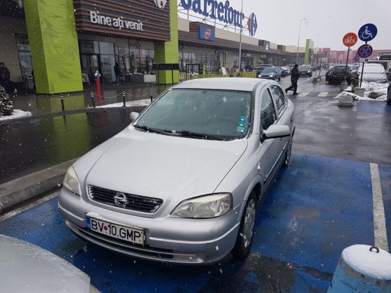 BRAȘOV. Nesimțirea din parcări. Cele mai căutate sunt locurile destinate persoanelor cu handicap! „Nu avem ce să le facem” - GALERIE FOTO 2 2_248103.jpg