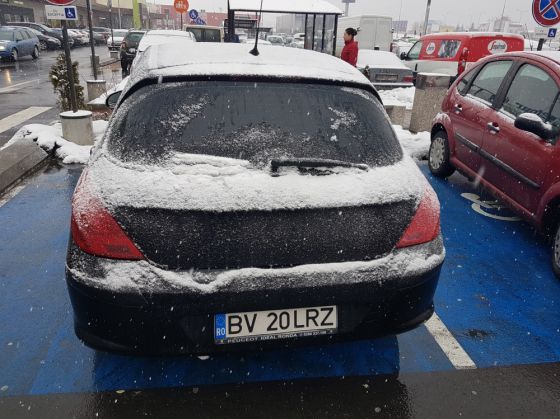 BRAȘOV. Nesimțirea din parcări. Cele mai căutate sunt locurile destinate persoanelor cu handicap! „Nu avem ce să le facem” - GALERIE FOTO 7 7_248105.jpg