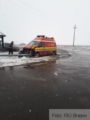 BRAȘOV. ULTIMA ORĂ. Autospecială SMURD implicată într-un accident rutier! Trei paramedici au fost răniți (FOTO) Update: Cum s-a produs evenimentul rutier 4 IMG-20180224-WA0005_248068.jpg
