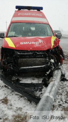 BRAȘOV. ULTIMA ORĂ. Autospecială SMURD implicată într-un accident rutier! Trei paramedici au fost răniți (FOTO) Update: Cum s-a produs evenimentul rutier 5 IMG-20180224-WA0006_248069.jpg