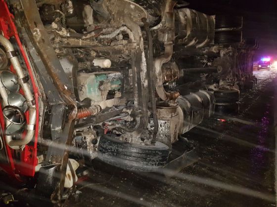 BRAȘOV. Un TIR încărcat cu cabluri electrice s-a răsturnat pe DN 1, în această dimineață (FOTO) 4 IMG-20180227-WA0000_248169.jpg