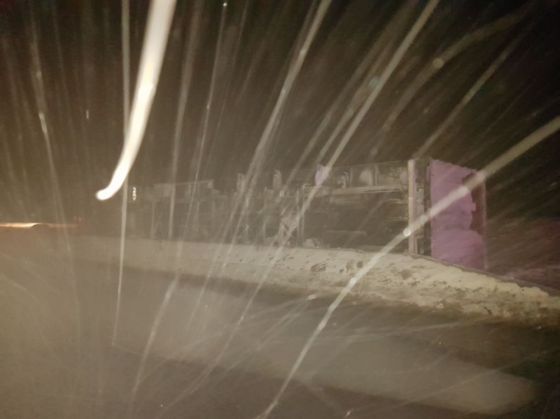 BRAȘOV. Un TIR încărcat cu cabluri electrice s-a răsturnat pe DN 1, în această dimineață (FOTO) 2 IMG-20180227-WA0002_248167.jpg