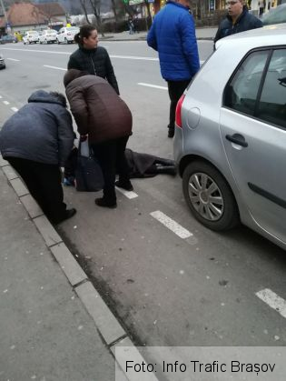 BRAȘOV. ULTIMA ORĂ. Femeie lovită de autoturism, pe strada Prunului (FOTO) 2 accident prunului 2_247575.jpg