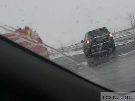 BRAȘOV. ULTIMA ORĂ. Autospecială SMURD implicată într-un accident rutier! Trei paramedici au fost răniți (FOTO) Update: Cum s-a produs evenimentul rutier 2 accident smurd 2_248065.jpg