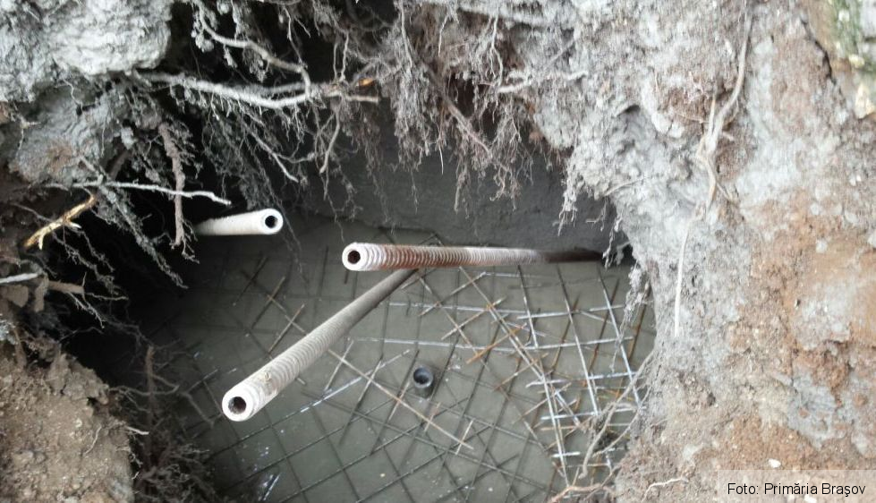 BRAŞOV. Proiect de consolidare unic în România, pe strada Molidului, la blocul de sub care „a fugit” pământul 2 image1.jpeg