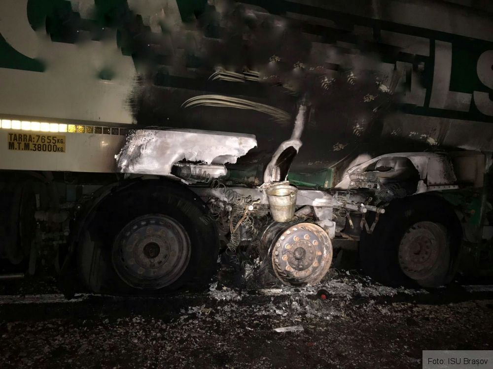 BRAȘOV. Incendiu în traficul de pe DN 1A, la o cisternă care transporta motorină. Sunt scurgeri de combustibil (FOTO) 2 img-20180221-wa0013.jpg
