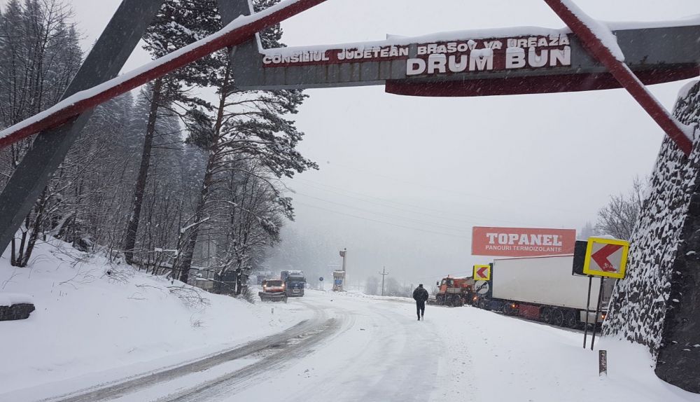 TIR răsturnat în afara şoselei, pe DN 1A Braşov - Ploieşti! La Predeal, pe DN 1, s-a reluat circulaţia în jurul orelor 7.45 (FOTO) 4 img-20180228-wa0002.jpg