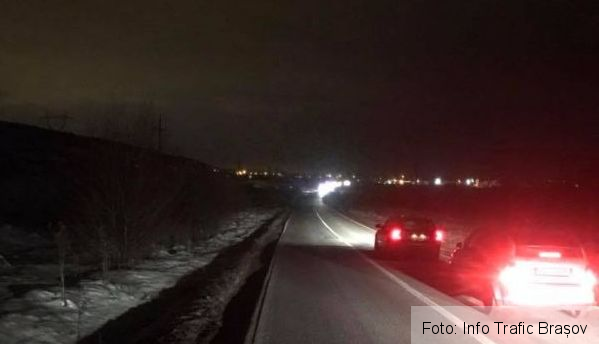 BRAȘOV. Incendiu în traficul de pe DN 1A, la o cisternă care transporta motorină. Sunt scurgeri de combustibil (FOTO) 3 sacele_4.jpg