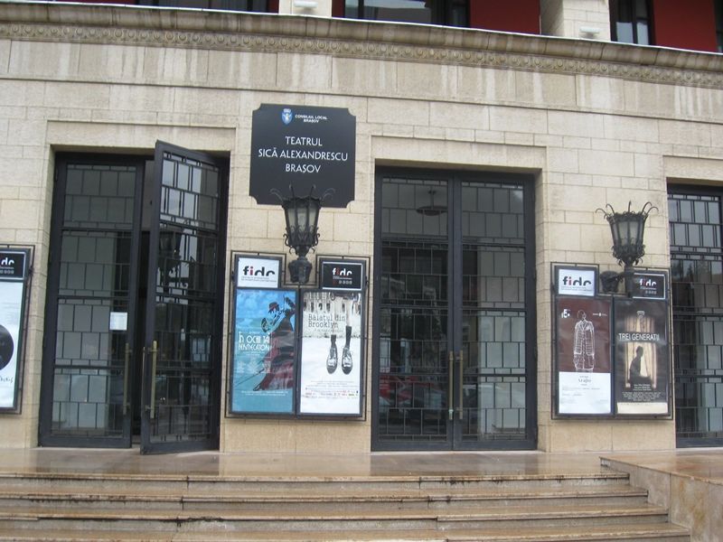 teatrul.jpg
