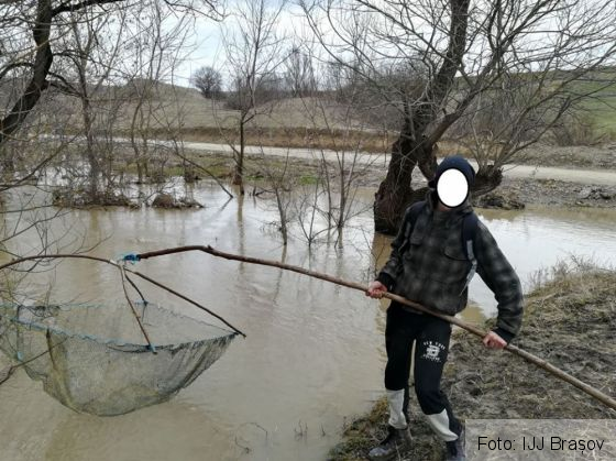 BRAȘOV. Pistol găsit de jandarmi într-un local de pe strada Republicii, unde aplanau un conflict! (FOTO) 6 braconieri olt 3_249062.jpg