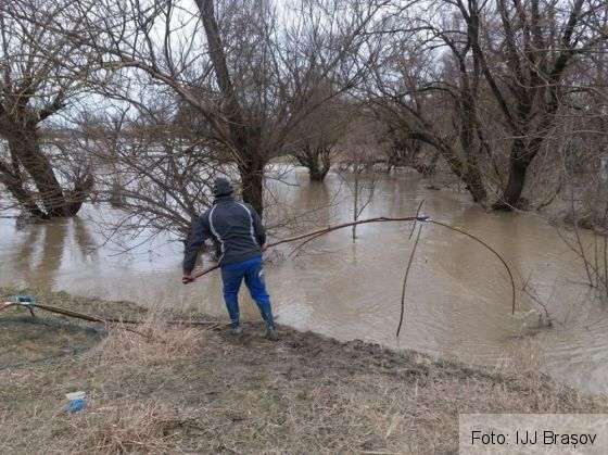BRAȘOV. Pistol găsit de jandarmi într-un local de pe strada Republicii, unde aplanau un conflict! (FOTO) 7 braconieri olt 4_249063.jpg