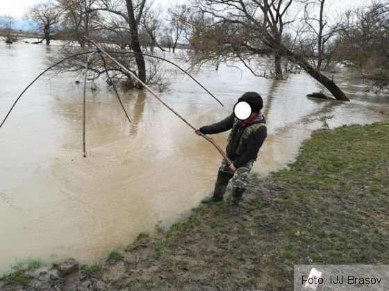 BRAȘOV. Pistol găsit de jandarmi într-un local de pe strada Republicii, unde aplanau un conflict! (FOTO) 5 braconieri olt_249061.jpg