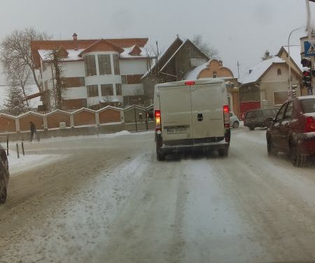 BRAŞOV. RATBV: „Circulaţie în condiţii de iarnă”. Autobuzele şi troleibuzele au întârzieri 3 imag0379.jpg