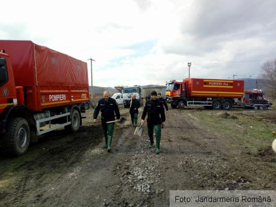jandarmi inundatii 4_248874.jpg