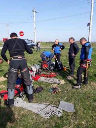 Update. BRAŞOV. Salvatorii montani, pregătiri pentru recuperarea trupurilor reperate în Munţii Făgăraş. Al treilea turist este în continuare dispărut (FOTO) 6 IMG-20180411-WA0007_250115.jpg