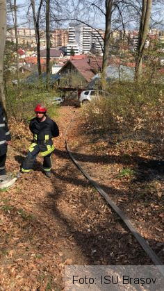 BRAŞOV. Incendiu de vegetaţie în zona străzii Calcarului (update FOTO) 4 IMG-20180412-WA0004_250165.jpg