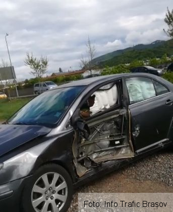 BRAȘOV. Șofer rănit într-un accident provocat în această după-masă, în Bartolomeu (FOTO) 2 accident bartolomeu 2_250874.jpg