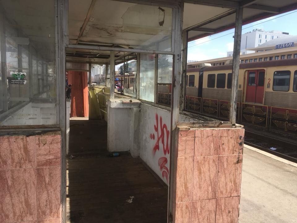 Jeg și nepăsare în GARA BRAȘOV!!! Ministrul Transporturilor, INVITAT la o... cafea!!! (FOTO) 2 gara1.jpg