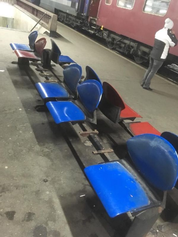 Jeg și nepăsare în GARA BRAȘOV!!! Ministrul Transporturilor, INVITAT la o... cafea!!! (FOTO) 5 gara4.jpg