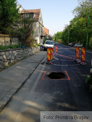 BRAŞOV. Circulaţie îngreunată pe drumul spre Poiană, din cauza unor lucrări executate de Compania APA 2 image3_250791.jpeg