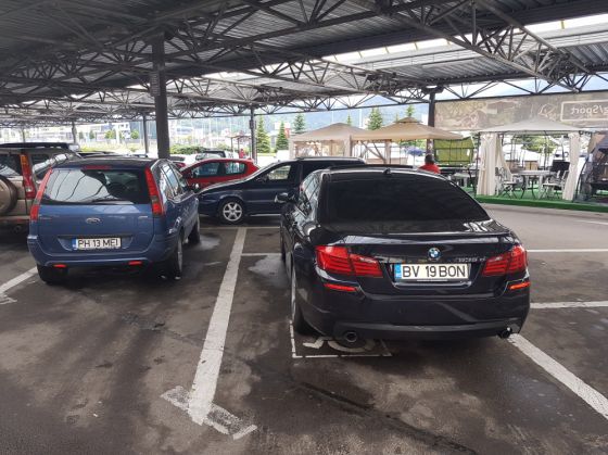 BRAȘOV. Nici amenzile nu îi sperie pe cei care parchează pe locurile destinate persoanelor cu handicap 3 1_251743.jpg