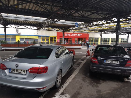 BRAȘOV. Nici amenzile nu îi sperie pe cei care parchează pe locurile destinate persoanelor cu handicap 2 2_251744.jpg