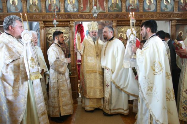 BRAȘOV. Biserica din Cața a fost sfințită după restaurare 4 Biserica din Cata3_251898.jpg