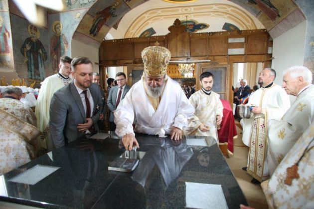 BRAȘOV. Biserica din Cața a fost sfințită după restaurare 5 Biserica din Cata4_251899.jpg