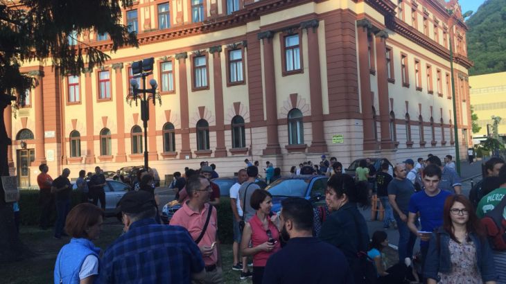 Proteste după anunțul CCR, inclusiv la BRAȘOV (FOTO) 2 protest 30 mai pancarta (2)_252203.jpg