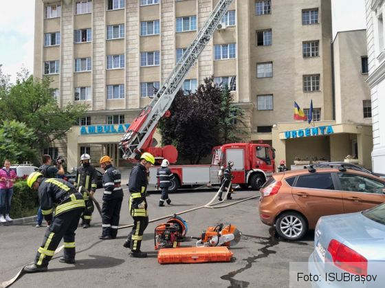 BRAȘOV. EXERCIȚIU ISU la Maternitate - gestionarea unei situații de urgență generată de un cutremur de 7.2 pe scara Richter - GALERIE FOTO 4 3_252788.jpg