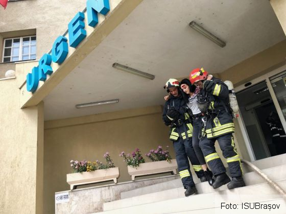 BRAȘOV. EXERCIȚIU ISU la Maternitate - gestionarea unei situații de urgență generată de un cutremur de 7.2 pe scara Richter - GALERIE FOTO 3 4_252787.jpg