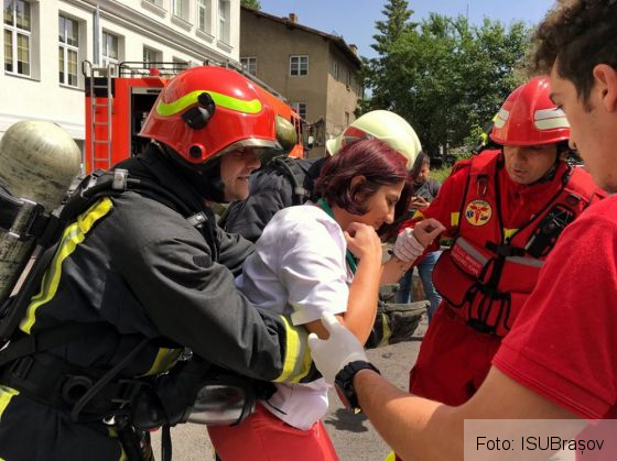 BRAȘOV. EXERCIȚIU ISU la Maternitate - gestionarea unei situații de urgență generată de un cutremur de 7.2 pe scara Richter - GALERIE FOTO 7 6_252791.jpg