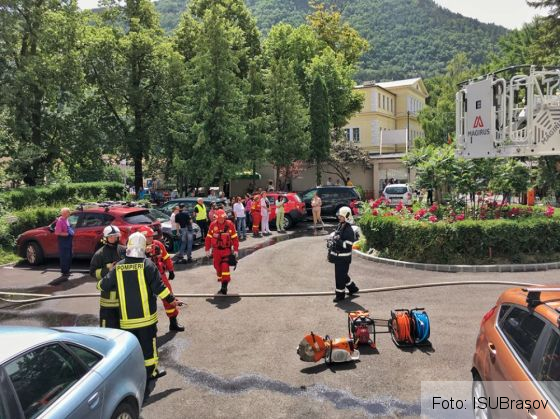 BRAȘOV. EXERCIȚIU ISU la Maternitate - gestionarea unei situații de urgență generată de un cutremur de 7.2 pe scara Richter - GALERIE FOTO 8 8_252793.jpg