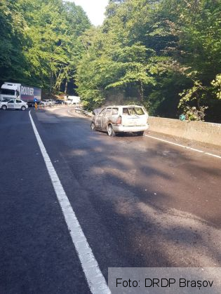 BRAȘOV. Probleme în traficul de pe DN 13, din cauza unui incendiu (FOTO) 2 IMG-20180612-WA0000_252736.jpg