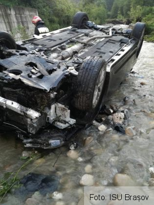 BRAȘOV. ULTIMA ORĂ. Autoturism căzut în râu, de pe DN 1! Patru victime (GALERIE FOTO) 4 IMG-20180616-WA0007_252924.jpg