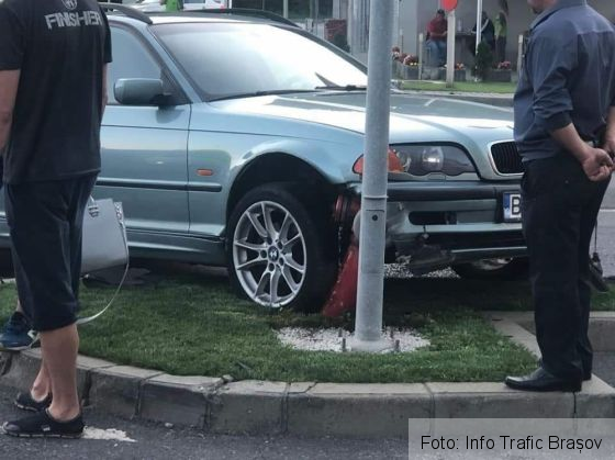 BRAȘOV. Accident cu victimă în zona Hotelului Ramada (FOTO) 4 accident ramada 2_253073.jpg