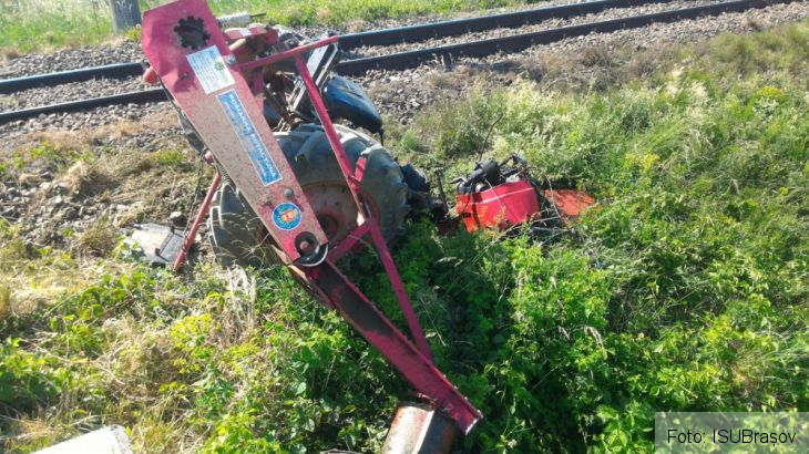 BRAȘOV. Accident grav. Tractor lovit de tren. Un om a murit - FOTO 2 accident_252284.jpeg