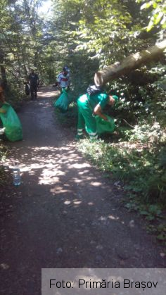 BRAȘOV. Curățenie Sub Tâmpa. S-au adunat zeci de saci cu gunoaie! GALERIE FOTO 11 PHOTO-2018-08-14-13-14-57_255510.jpg