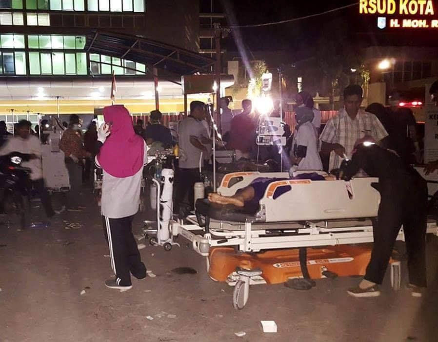 EXCLUSIV. Cum a trăit Nicu Dascălu cutremurul din Indonezia?! Cunoscutul brașovean se află în Bali, în vacanță cu familia!!! GALERIE FOTO 2 cutremur_24.jpg