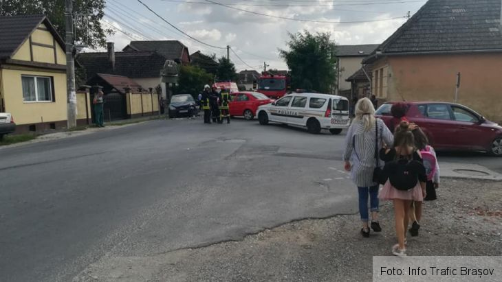 BRAȘOV. Accident în Sânpetru! Șoferul, băut, a fost prins de polițiști la o stradă distanță de locul accidentului. La Vad, o persoană a rămas prinsă sub un tractor 2 accident sanpetru 3_256629.jpg