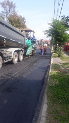 BRAŞOV. Se lucrează din nou pe DN 73 (foto) 2 asfaltare1_256980.jpeg