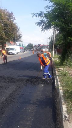 BRAŞOV. Se lucrează din nou pe DN 73 (foto) 3 asfaltare_256979.jpeg