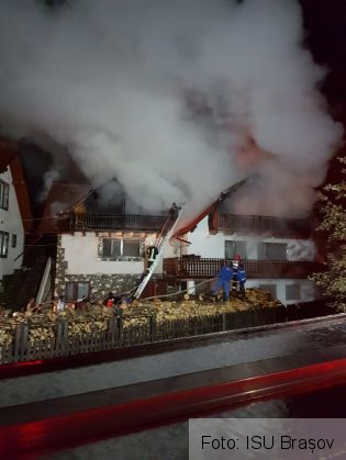BRAȘOV. Incendiu devastator la o casă din Moieciu (FOTO) 5 IMG-20181005-WA0002_257842.jpg