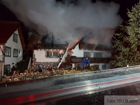 BRAȘOV. Incendiu devastator la o casă din Moieciu (FOTO) 4 IMG-20181005-WA0004_257845.jpg