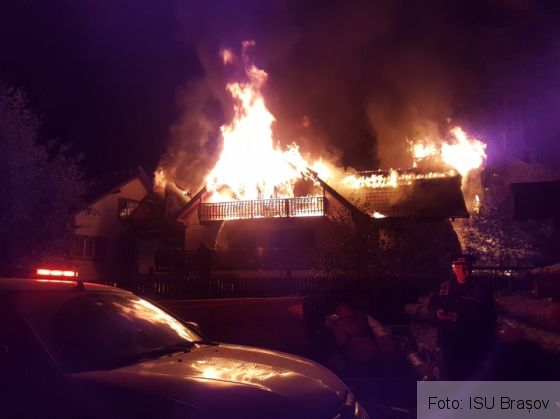 BRAȘOV. Incendiu devastator la o casă din Moieciu (FOTO) 2 IMG-20181005-WA0006_257844.jpg