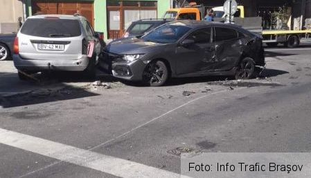 BRAȘOV. Autoturisme avariate, în centrul orașului, de un șofer băut (FOTO) 2 fb-img-1539508896540.jpg