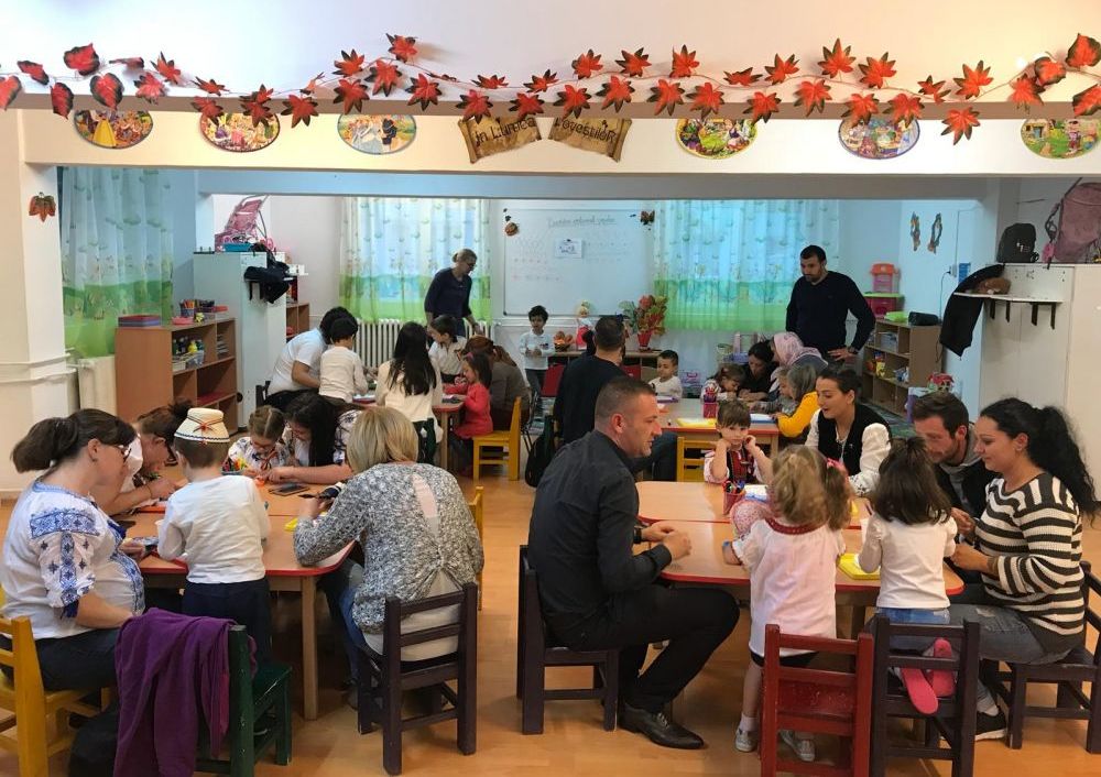 „Juniorii” de la Grădinița nr. 26 Brașov au conchis: „Drag mi-e portul românesc”! Galerie foto... 10 grad.jpg