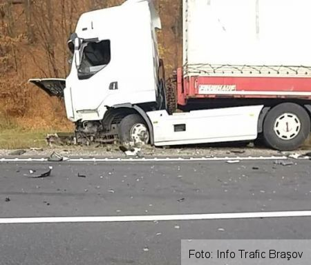 Update. BRAȘOV. Accident grav pe DN 1! Traficul este întrerupt. IJP: Evenimentul rutier a fost produs de un șofer japonez (FOTO) 4 accidentpedn1_4.jpg